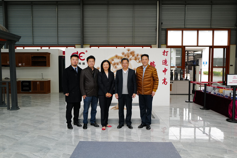 陈刚：贵州铝厂党委书记；中国铝业贵州分公司总经理