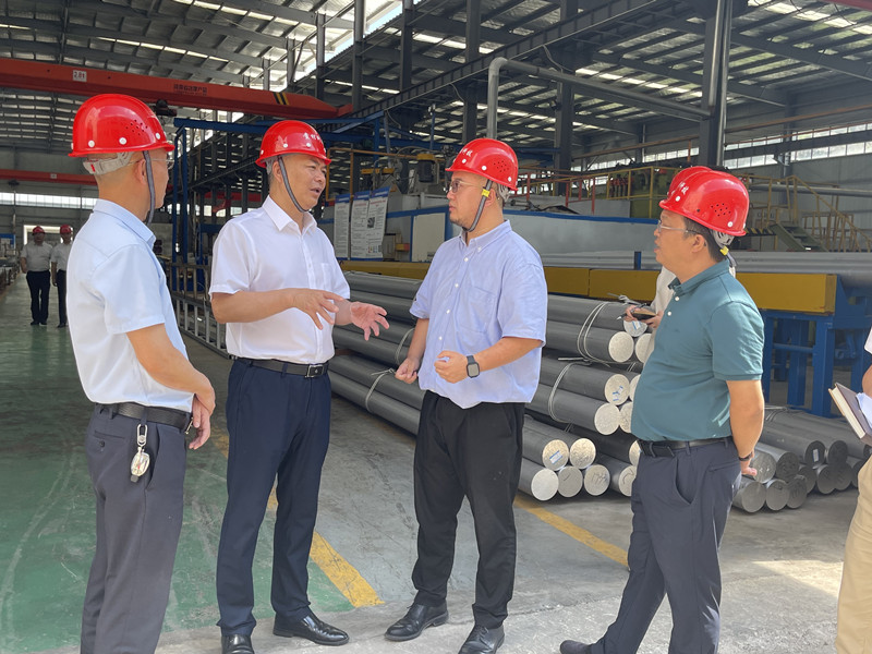 许俊松：贵阳经济技术开发区党工委书记；花溪区委书记